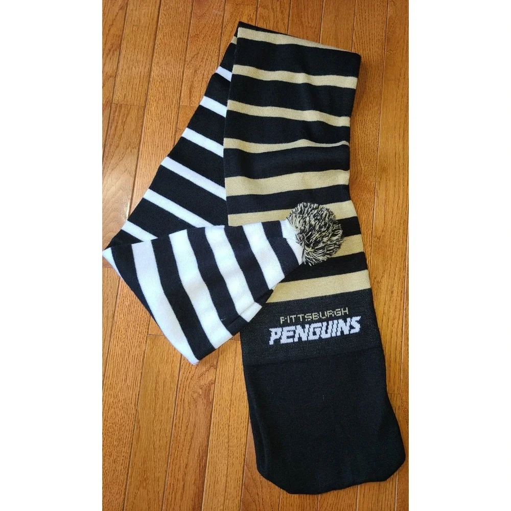 NWOT Forever Collectibles Pittsburgh Penguins NHL Hockey Colors Knit‎ Scarf